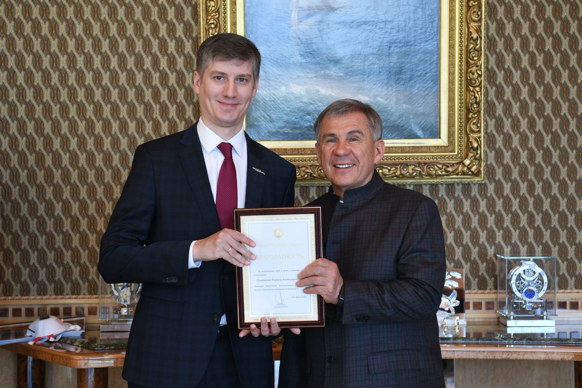 RusMinnikhanov's tweet photo. Встретился с учеными Университета Иннополис. Благодаря их разработке врачам будет проще выявлять развитие таких сложных заболеваний, как эпилепсия, болезни Альцейгемера и Паркинсона. А значит пациентам смогут вовремя помочь! #Tatarstan #Innopolis #InnopolisUniversity https://t.co/M2Ei30CSRp