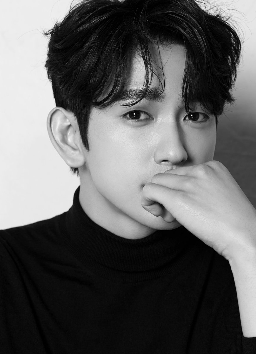 arssevens's tweet photo. jinyoung 2017               jinyoung 2021 https://t.co/gBhc4sppqE