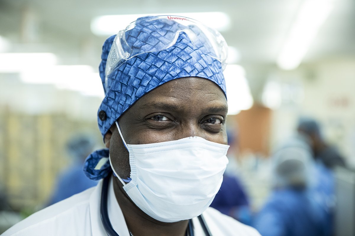 DrKatzNYCHH's tweet photo. On #NationalDoctorsDay, I thank all the outstanding @NYCHealthSystem doctors for the sacrifice they make to keep NYers safe and healthy. That’s been especially evident over the past year as they saved so many lives from #COVID19. Join our team: https://t.co/GlHdFYISyR | #DOCS4NYC https://t.co/kEnE0nbfKS