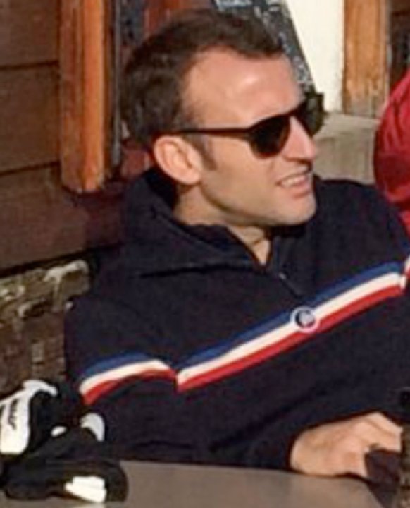 TheDirtyBenny's tweet photo. Emmanuel Macron porte des lunettes de soleil pour protéger le soleil de ses yeux #EmmanuelMacronFacts https://t.co/WnmtEsTCiv