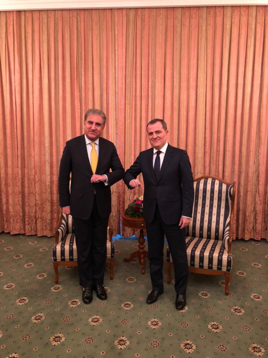 Bayramov_Jeyhun's tweet photo. Discussed issues of bilateral 🇦🇿🇵🇰 cooperation with the Foreign Minister of #Pakistan @SMQureshiPTI in Dushanbe.

Noted the significance of expanding economic cooperation between the countries and the importance of developing inter-parliamentary relations.

@HeartofAsia_IP https://t.co/1M1ZeZZlWF