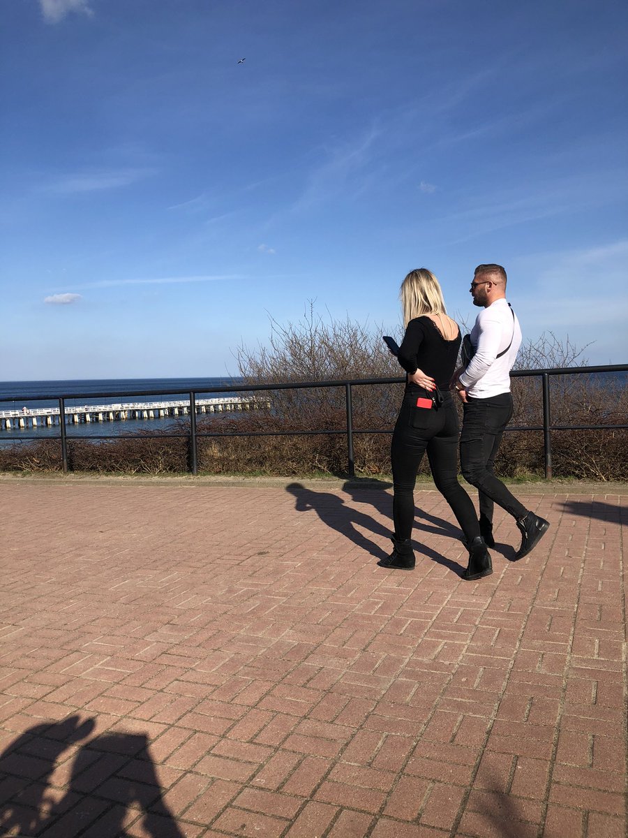 piotr_makowiec's tweet photo. Ja wiem jest #wiosna ciepło ☀️😎ale większość spacerowiczów bez maseczki 🤷‍♂️ #Covid_19 Nam wystawi rachunek w lato będziemy zamknięci nikt Nas nie wpuści do Europy 🇪🇺#Orlowo 🇵🇱🇪🇺 https://t.co/Mn2EUkFYUZ