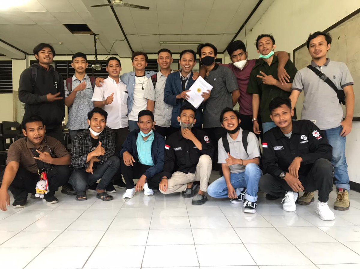 mikhwantri's tweet photo. Thank you for everything guys.. gonna miss you so much.
#M16
#teknikmesin
#universitasmataram https://t.co/9LSkJeI2Os