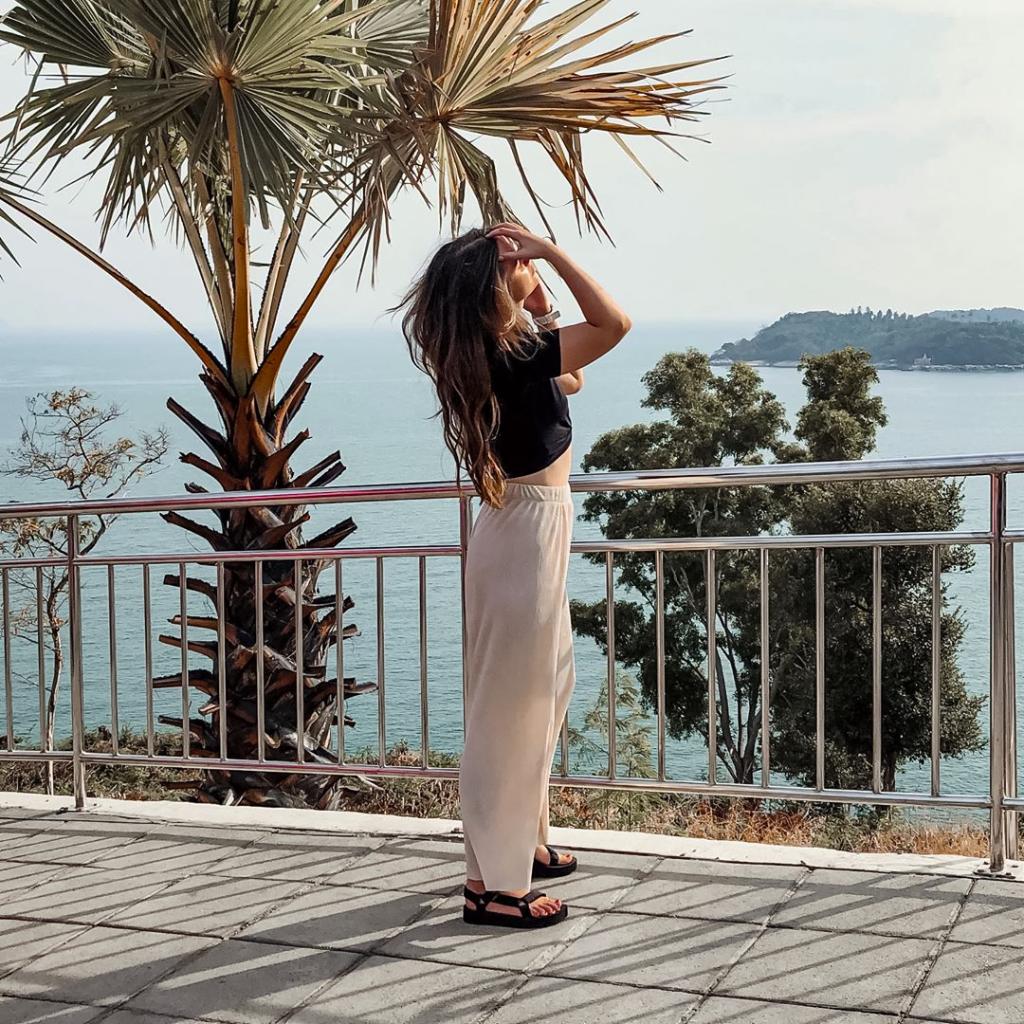 Teva's tweet photo. We are always here for a no-fuss, relaxed #TevaTuesday look. Our friend, @nata.marz has it perfected. https://t.co/xudHHbOoa9