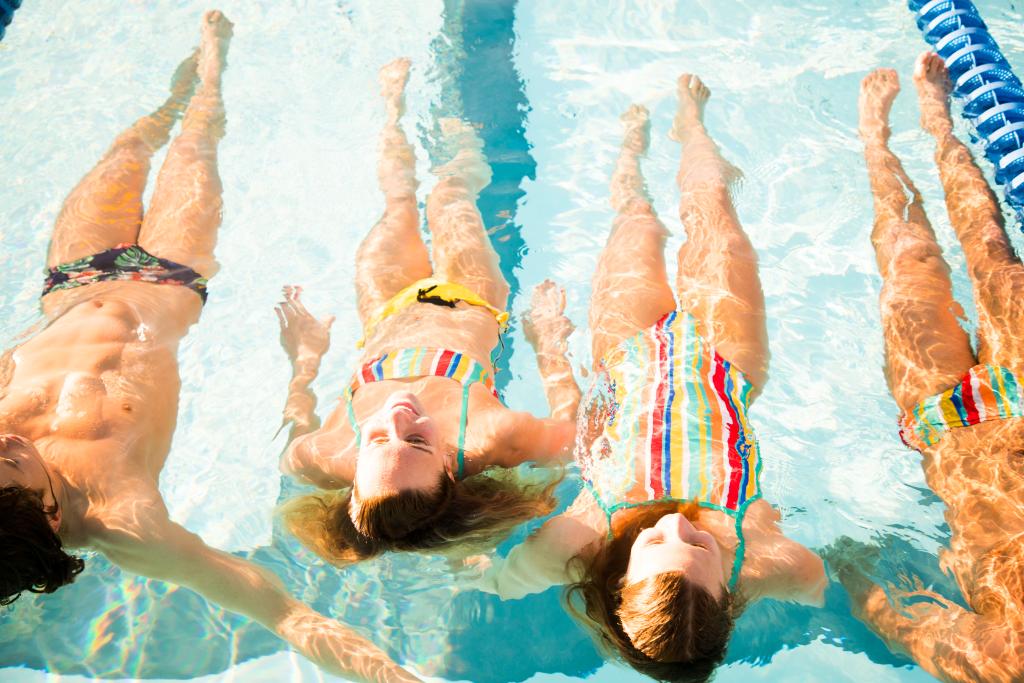 SpeedoUSA's tweet photo. Team mates are swim friends who become family 👪 👨‍👩‍👦 Tag your swim mate and give them some love! 
#VIBINWITHSPEEDO #SpeedoUSA #ItsAVibe https://t.co/GkLudVaXiW