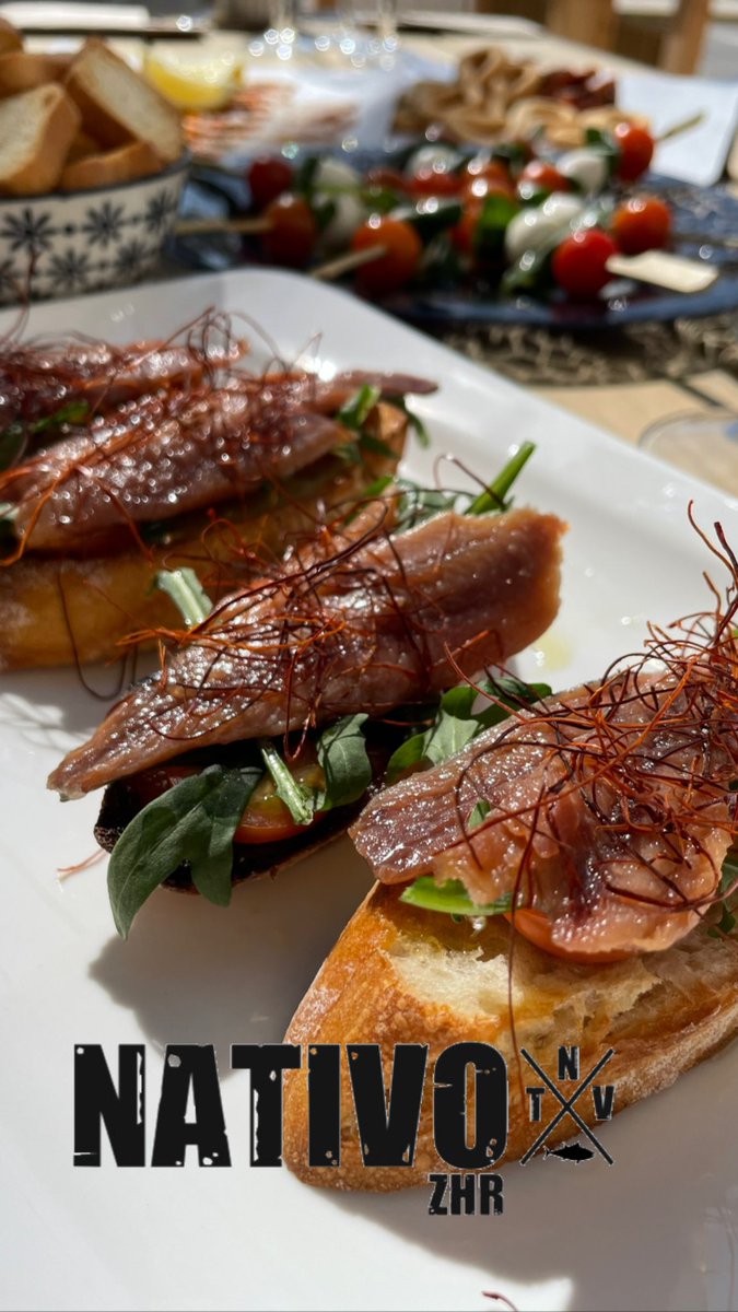 Tosta de sardina ahumada con hilos de Chile... ¿a que te apetece? 
#zaharadelosatunes  
#tapas #desayunos #bar
#nativosomostodos 
#instafood #foodie