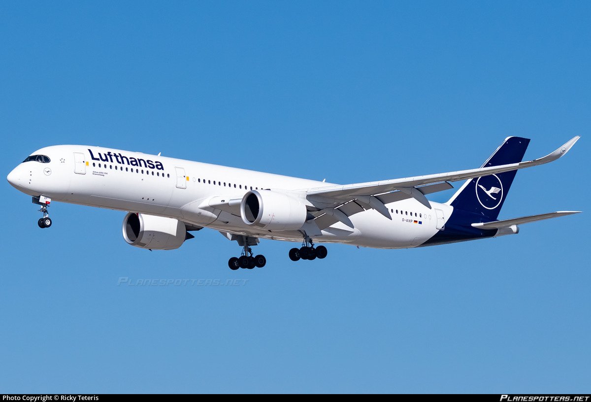AirNavRadar's tweet photo. Lufthansa will make its longest flight for the second time. ✈️🌎

Photo: https://t.co/ZEGnPNuPzs - Ricky Teteris 📷

Check it out on our blog: 
https://t.co/OSmKl4NKjw

#Lufthansa #A350 #DAIXP #Aviation #RadarBox https://t.co/W3kkslAhbh