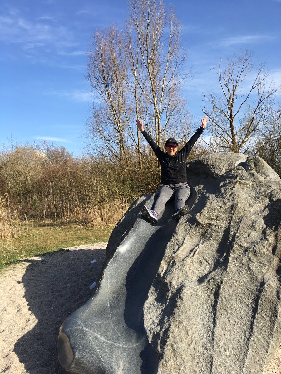 veronica_vania's tweet photo. #jogging #sport #workout #training #spielplatz #momanddaughter #fun #sunnyday ☀️😎🛴🏃🏻‍♀️👧🏻👩🏻 https://t.co/YMUOPmCt5e