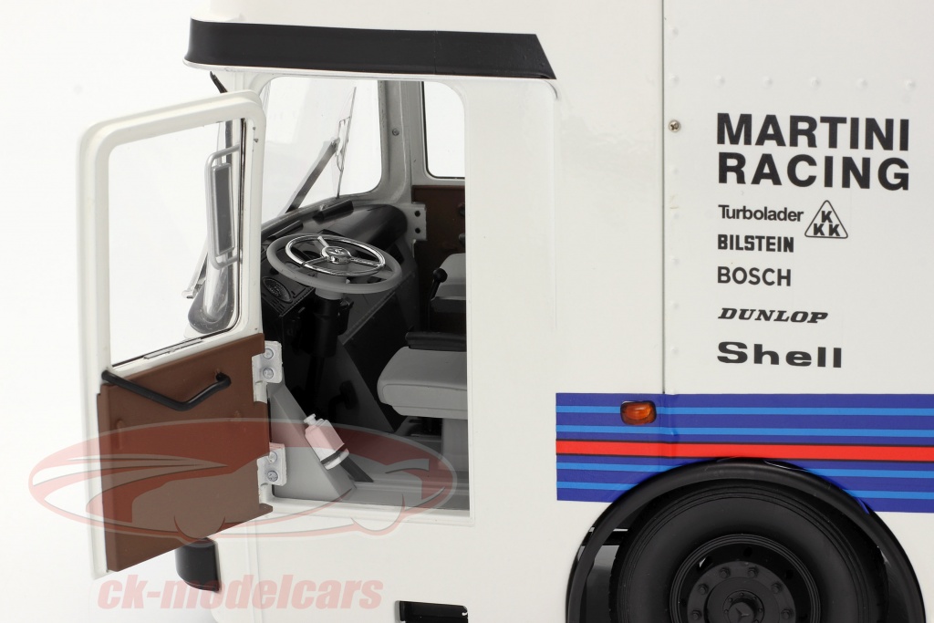 CkModelcars's tweet photo. #MercedesBenz O 317 #Renntransporter #Porsche #Martini Racing weiß #Modellautos #modelcars #diecast #miniatures scale 1:18 length 60 cm / unfolded loading ramp 80 cm / height 19 cm by #CMR excl. at #modelissimo and #ckmodelcars check out https://t.co/6IFuM02S3q 👍👍👍👍👍 https://t.co/AbvfH4A2vj