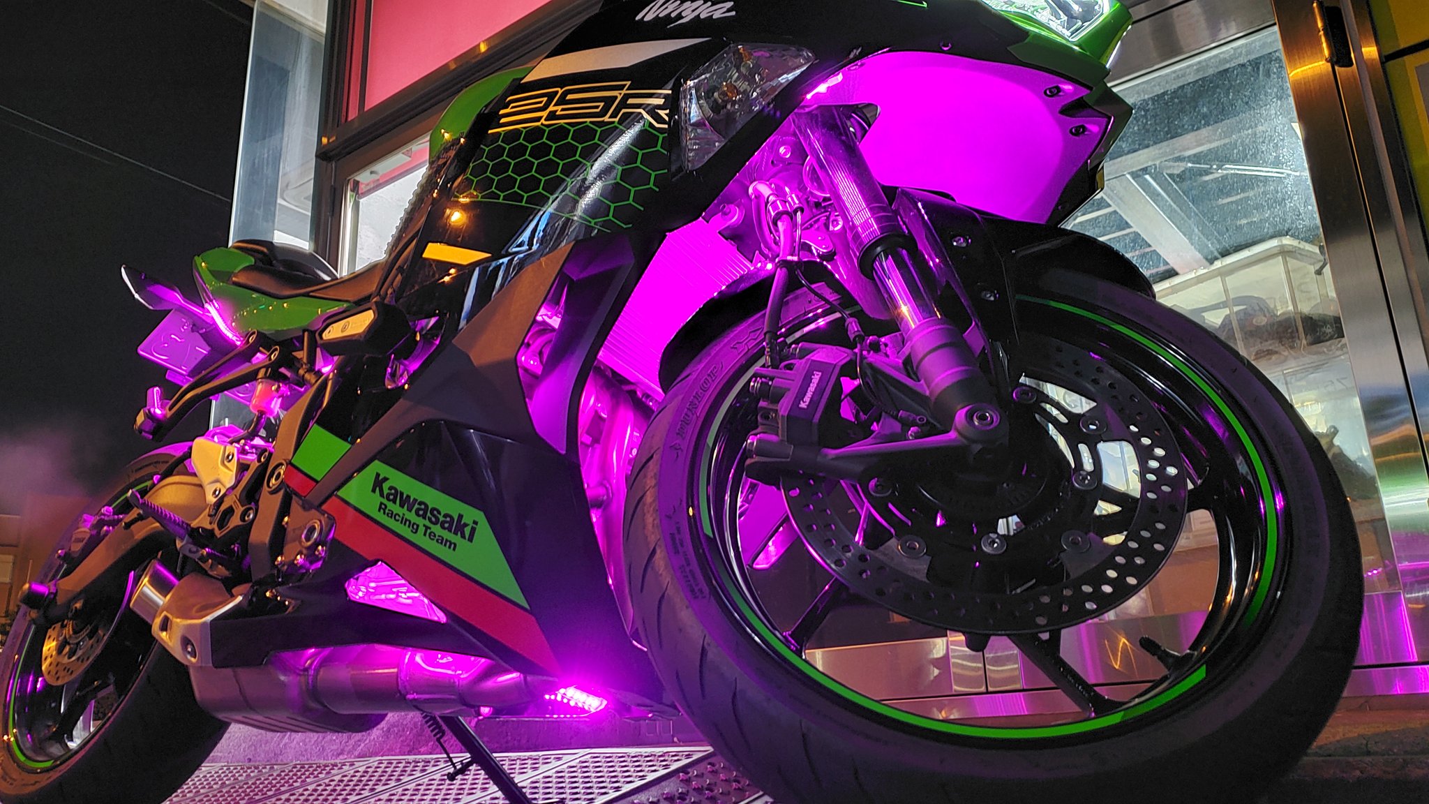 ぎるまにあ KAWASAKI Ninja ZX-25R メタリックスパークブラック×パール