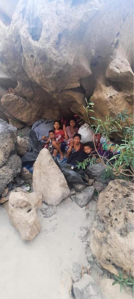 hannayuri_twt's tweet photo. The images and living conditions of Karen IDPs ,Myanmar civilians who were forced to go back to the warzone by #Thai #authorities.
Even they needed to hide in a cave, they show their support and solidarity by showing the symbolic of the three fingers. #Karen state #Myanmar. https://t.co/wHUh0EESHs