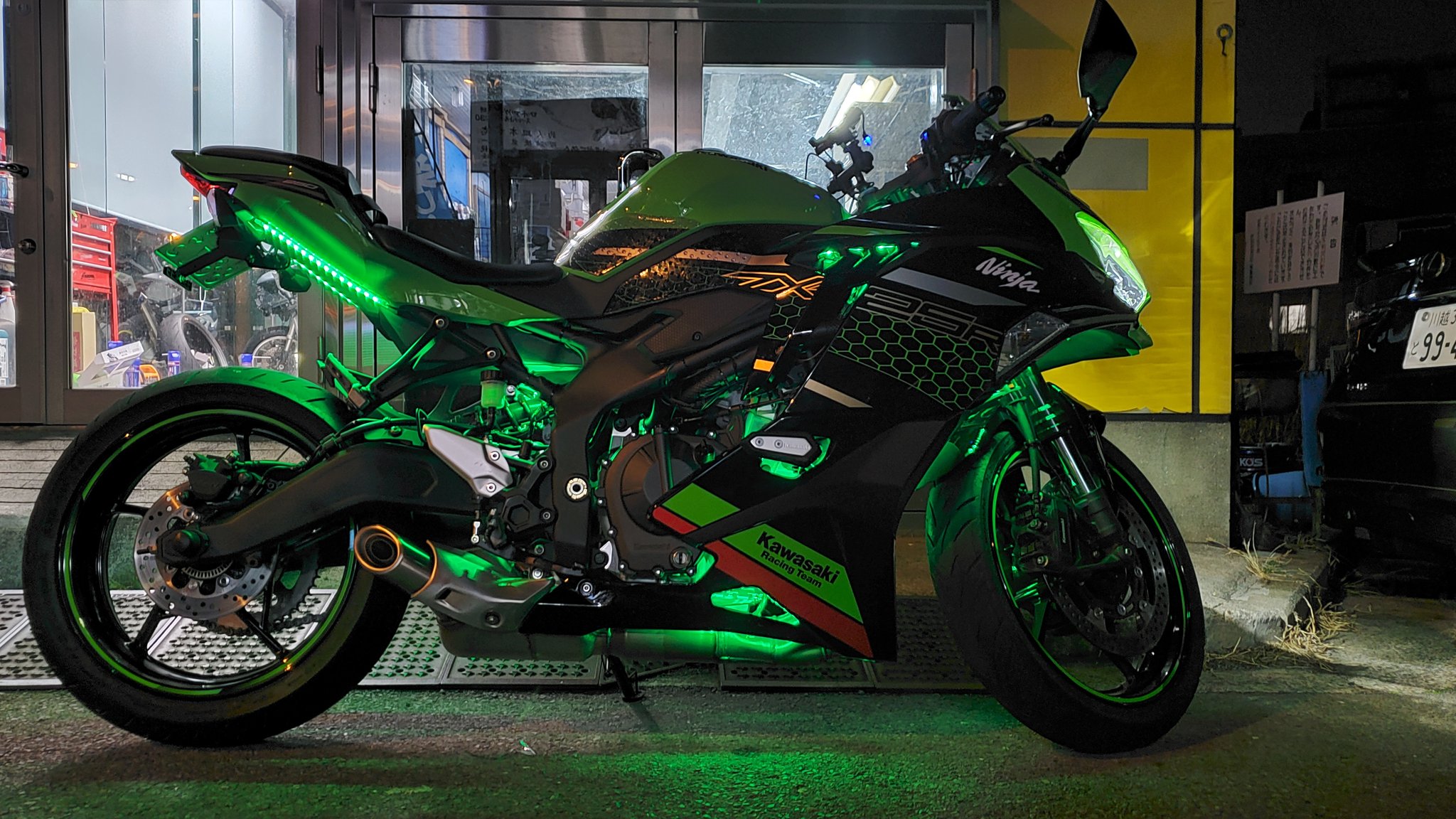 ぎるまにあ KAWASAKI Ninja ZX-25R メタリックスパークブラック×パール