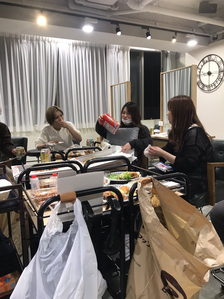 CIELNANA2's tweet photo. ＼送別会•歓迎会／
久しぶりに両店揃い楽しい時間を過ごすことができました♪
4月から新しいスタッフも増え、新体制になりますが、みんなで力を合わせてどんどん盛り上げていきます🤩
#CIEL https://t.co/1NzNRH85sb
