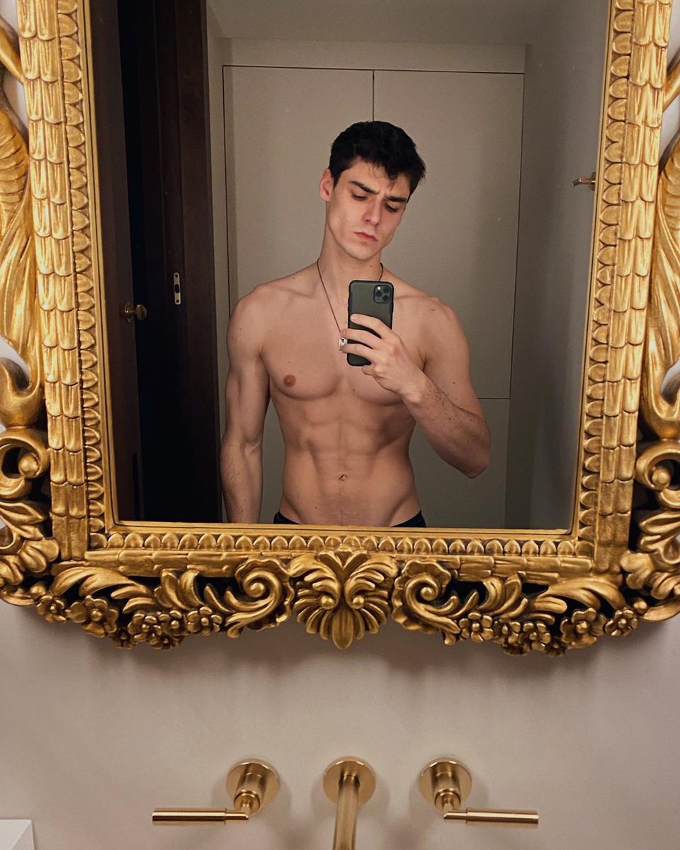 ffggxx_tumblr's tweet photo. #rafaelmiller #rafmiller https://t.co/PfD9Xje2oe