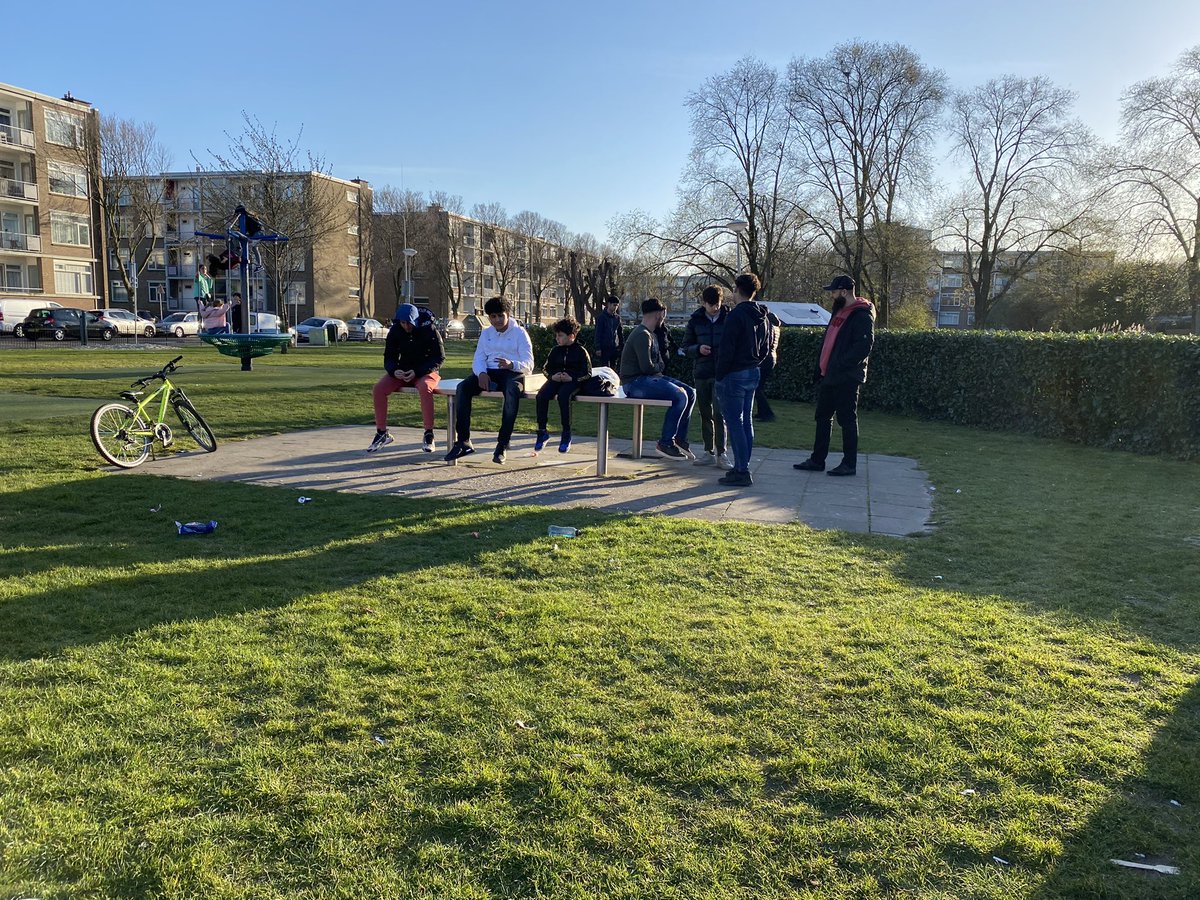 Gister in de vreedzame wijk Vrederust <a href="/vwvrederust/">vreedzamewijkvrederust</a> geweest om de jeugd op te zoeken en buurtmoeder <a href="/HTas1981/">Hava</a> en Mounaim en Sylvana van <a href="/SWSDH/">Werkgever Sportclubs</a>. Leuk om de jongeren te zien en fijne gesprekken gehad. Beloofd dat ik vaker langs ga komen. @POL_Vrederust bakkie volgende keer op Page?