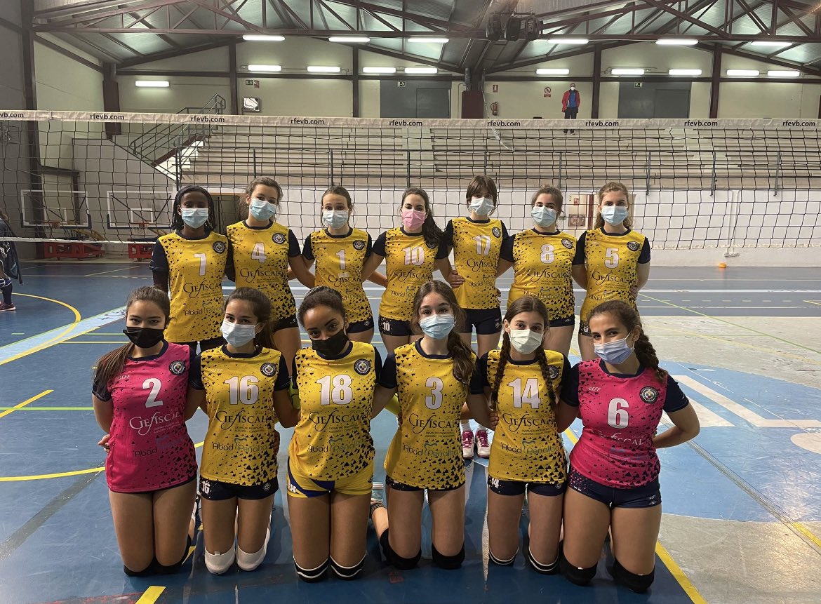 cplicen's tweet photo. Terminó el pasado fin de semana la 1ª fase del campeonato de Extremadura para alevines y cadetes. Seguimos sumando 💪🏻🏐🇺🇦 #SomosVoleibol #VoleyLicen https://t.co/9GxUUOmxMf