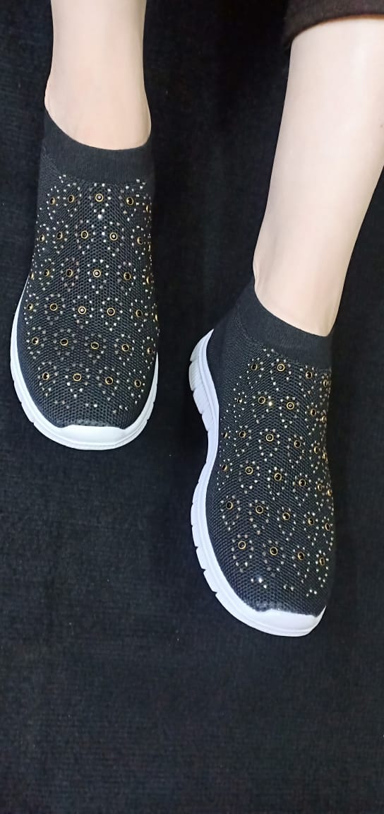 RackeyShoes's tweet photo. Ladies light sneekers. Going for only 1600/=. Free delivery. Call/WhatsApp us on 0796539265 to place your order today. https://t.co/UoCX9cYbsD