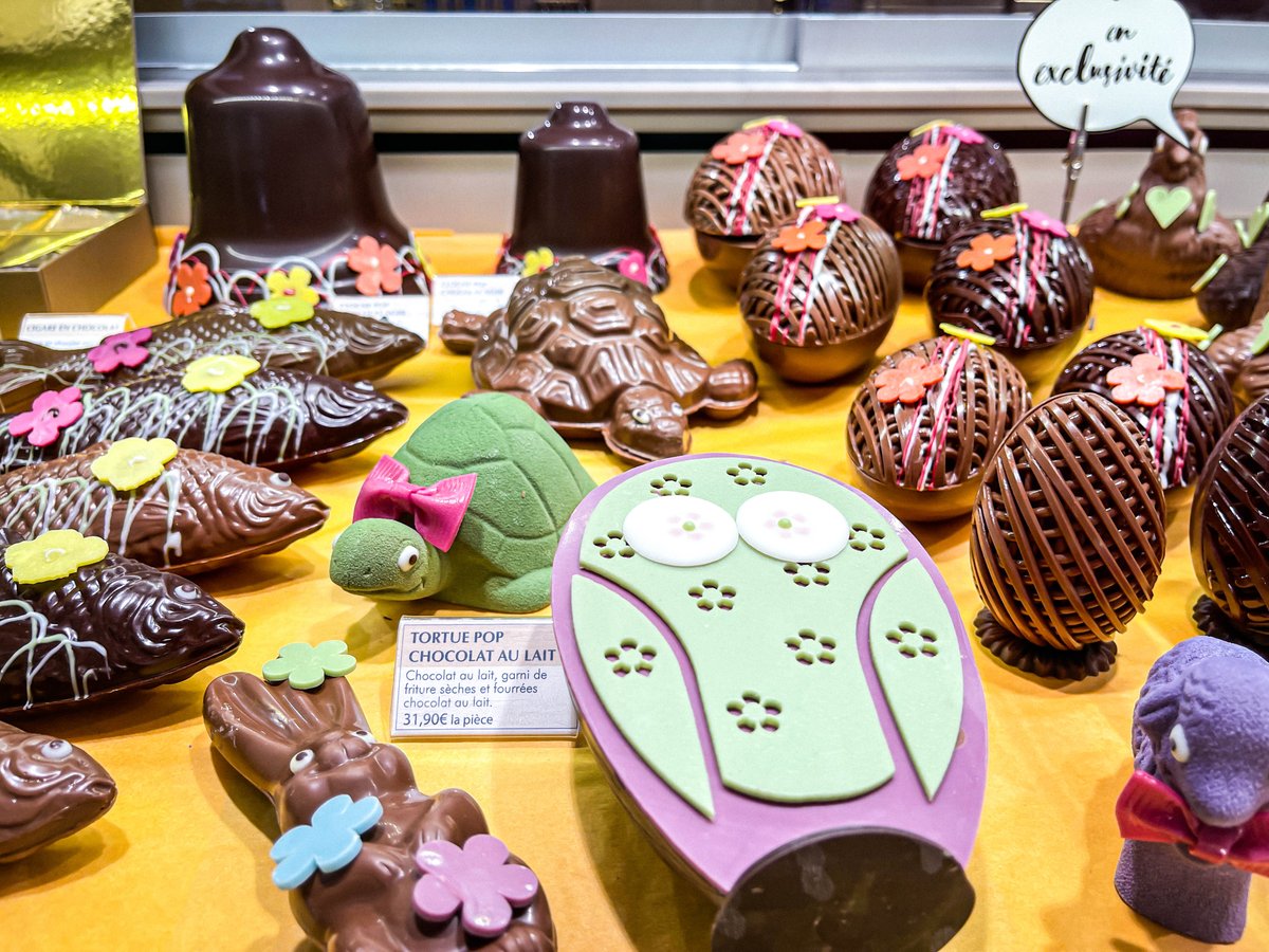 ParisJeTaime's tweet image. Le magasin Gourmet des Galeries Lafayette est ouvert ! 👌 Découvrez les nombreux comptoirs pâtissiers &amp;amp; chocolatiers et laissez-vous tentez par les créations exclusives pour #Pâques. Un plaisir pour les yeux ET pour les papilles ! 😍🍰🍫