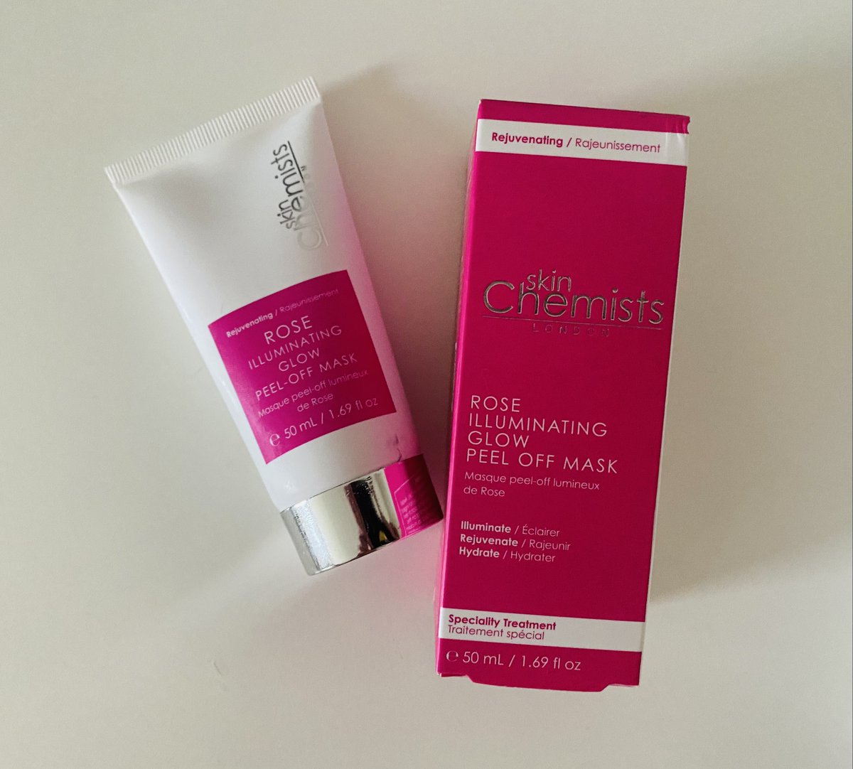 A skin rejuvenating peel off facemask everyone should try 😍

SkinChemists Rose Illuminating Glow Peel Off Mask

skinchemists.com/products/skinc… 

#skinchemists #skincare #rose #mask #peeloffmask