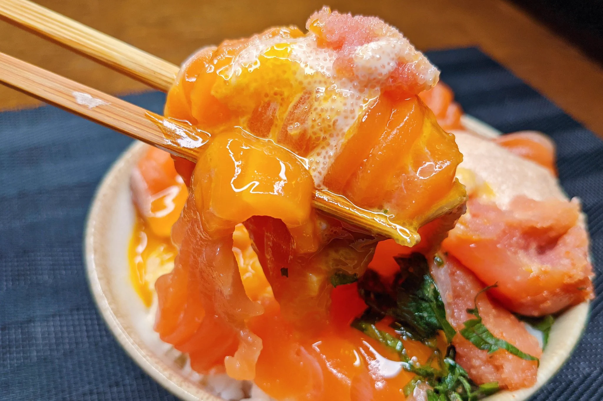 献立に悩んでいる人は是非！「サーモン」+「明太子」の丼ものレシピ！