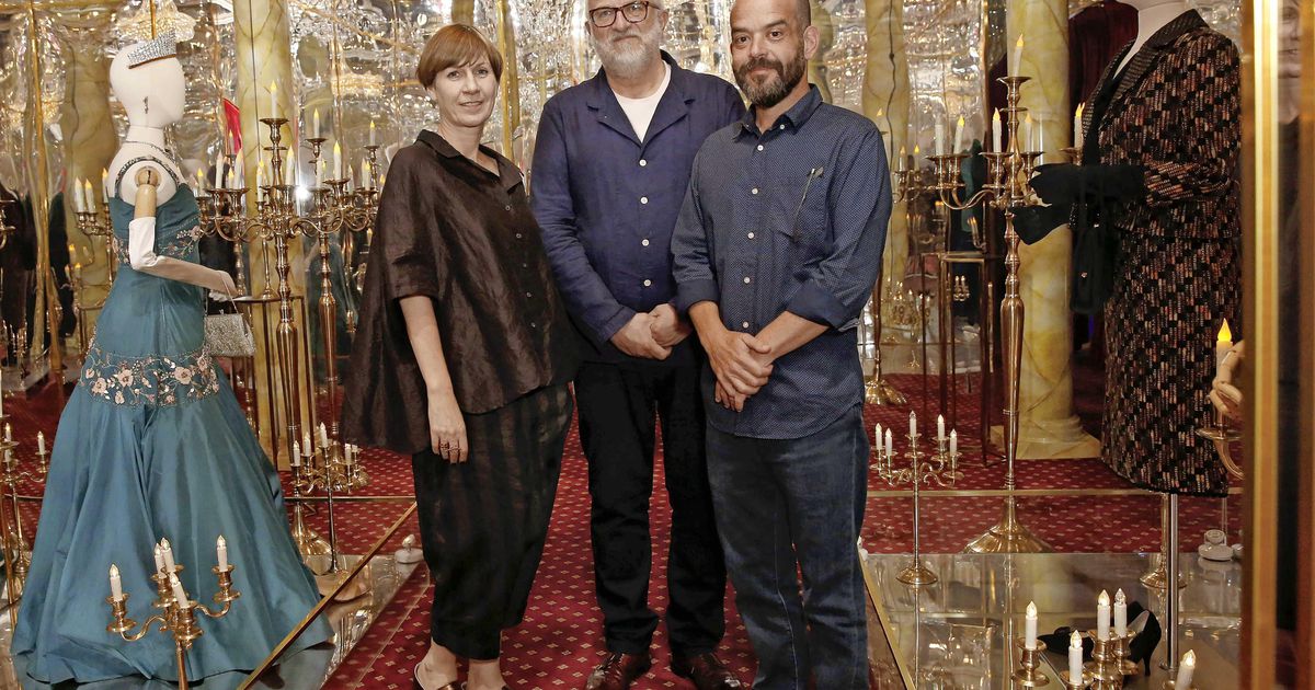 naftemporikigr's tweet photo. «The Crown»: Ο σχεδιαστής παραγωγής πήγε σε ξενάγηση στο Μπάκιγχαμ για έμπνευση https://t.co/oL0bBGijtm #MartinChilds #Buckingham #thecrownnetflix #MargaretThatcher #EmmaLouiseCorrin #emmacorrin  #gilliananderson #thecrown #netflix #PrincessDiana #princeharry #naftemporiki https://t.co/DMr3Jq2Ee0