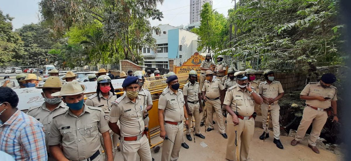 Vijaykarnataka's tweet image. Breaking news : ಮಿಲ್ಲರ್ಸ್ ರಸ್ತೆಯಲ್ಲಿರುವ ಎಸಿಎಂಎಂ ನ್ಯಾಯಾಲಯದಲ್ಲಿ ಯುವತಿಯನ್ನು ಹಾಜರುಪಡಿಸಲಾಗಿದೆ.
#CDCase