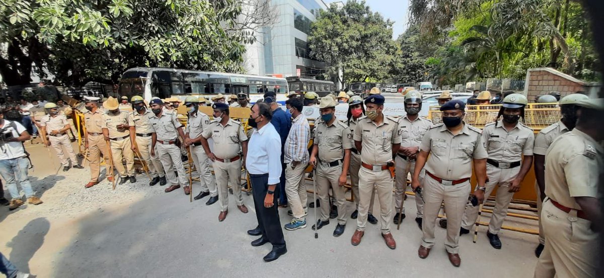 Vijaykarnataka's tweet image. Breaking news : ಮಿಲ್ಲರ್ಸ್ ರಸ್ತೆಯಲ್ಲಿರುವ ಎಸಿಎಂಎಂ ನ್ಯಾಯಾಲಯದಲ್ಲಿ ಯುವತಿಯನ್ನು ಹಾಜರುಪಡಿಸಲಾಗಿದೆ.
#CDCase