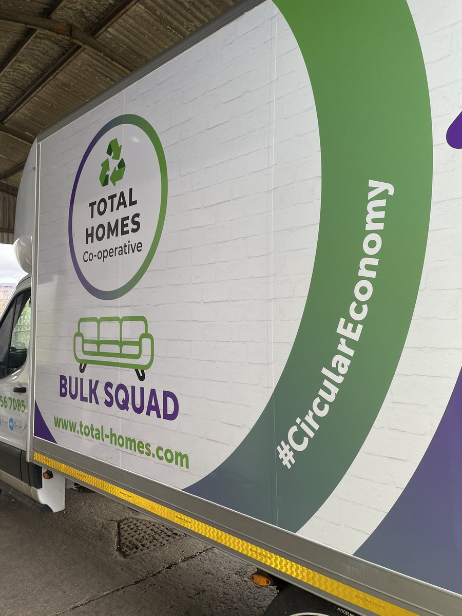 total_homes's tweet photo. Bulk collection van branded and ready to roll. Bring on the circular revolution 🙌 #ThisIsNotWaste #CircularEconomy @ProvanhallHA @RuchazieHA @QueensCrossHA @BlairtummockHA https://t.co/UbuTmtQEBy