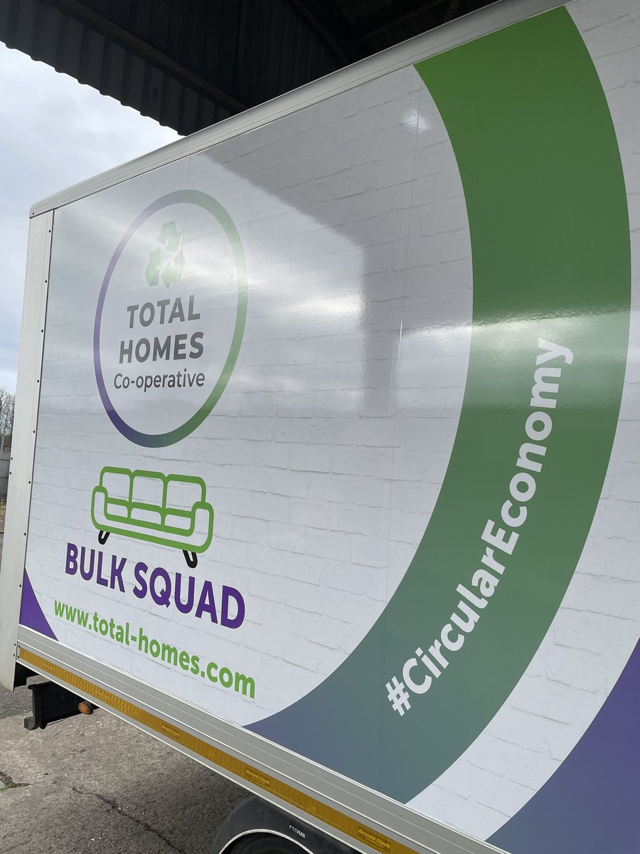 total_homes's tweet photo. Bulk collection van branded and ready to roll. Bring on the circular revolution 🙌 #ThisIsNotWaste #CircularEconomy @ProvanhallHA @RuchazieHA @QueensCrossHA @BlairtummockHA https://t.co/UbuTmtQEBy