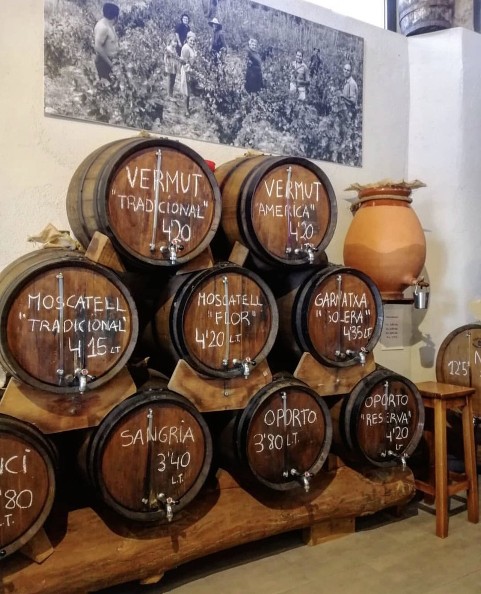ElParral_'s tweet photo. @jackson_ronin @ebudo6566 @VRobawifi Tenim garnatxa de l’Empordà a granel #tradicional i #solera i embotellada🥃 Per compartir amb els brunyols de Setmana Santa!
#garnatxa #emporda https://t.co/MyIVP6nw6W