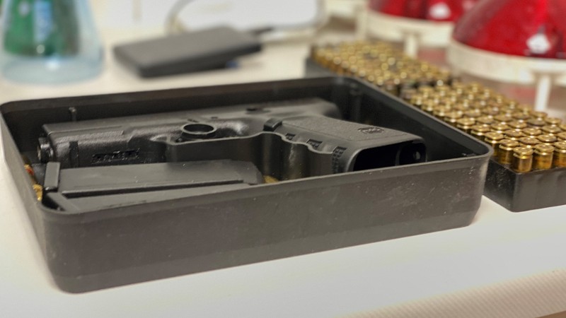 Aanhoudingen na invallen in onder andere Ameide -..