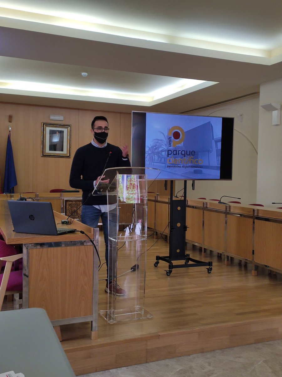 PcientificoUMH's tweet photo. 🧍‍♂️ @CarlosFabra18 explica en detalle los puntos importantes de esta sexta edición del programa #AspeEmprende junto al @aytoaspe.

#Emprendimiento #Aspe #Empresas https://t.co/wZH3pB3v2S