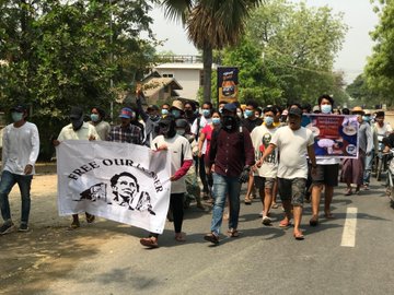 TostevinM's tweet photo. Some of today's protests in Myanmar. People continue to come out despite the killing of more than 500 people by the junta's forces. #WhatsHappeningInMyanmar https://t.co/U5sUWR2ISt