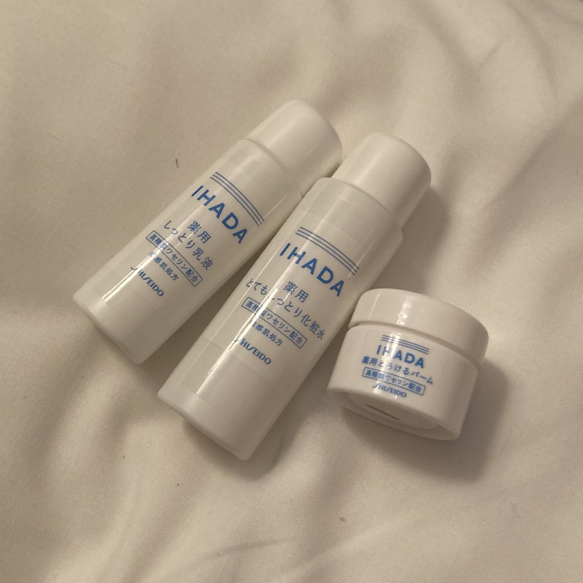 マリコ 閲覧注意 レチノールa1 16日目の夜 おでこがボロボロに 目の周りがヒリヒリ 前日眉間のシワに塗り込んでいたからだと思います 辛かった やはり直接塗り連日繰り返すのは絶対ng 別クリームに混ぜる お風呂入ったら剥けてきれいに