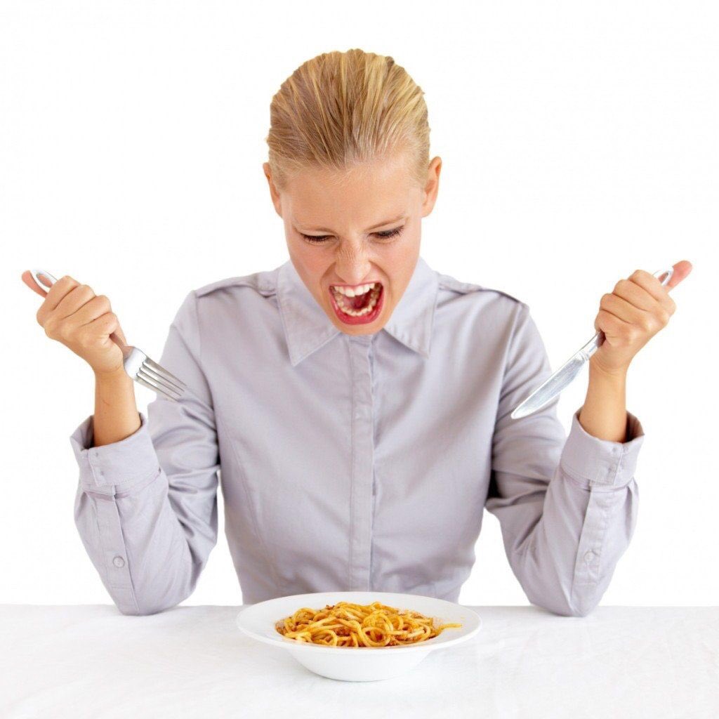 Как стать голодным. Голодный человек картинки. Человек с тарелкой. Как стать голодным. Эмоциональное переедание.