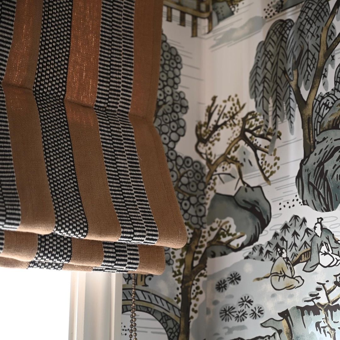 cottontreeint's tweet photo. One of our most stylish projects to date! We used the fabulous @OscardelaRenta for @LeeJofa collection for this Roman Blind. 

It’s timeless, elegant, and with a high-fashion edge, and is dreamy with the Asian Scenic wallpaper by #Thibaut Design ✨ https://t.co/9oK19bfQBy