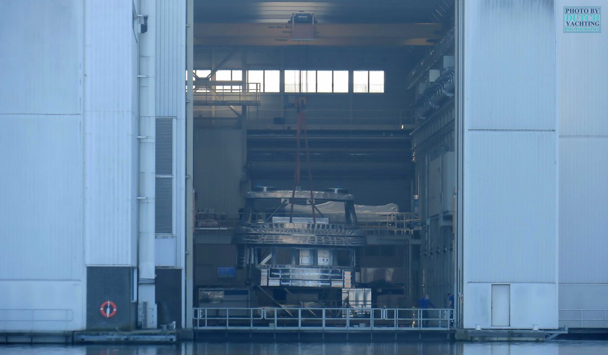 Dutchyachting's tweet photo. A #deckhouse was delivered for #Feadship #Aalsmeer today. The aluminium deckhouse, constructed by #ShipyardSlob in their new production hall in #Papendrecht, is most likely the for the 42.5m #YN709. YN709's hull is expected to arrive next week. Photos: Arie Boer &amp; @DutchYachting https://t.co/y0ydOT4X88