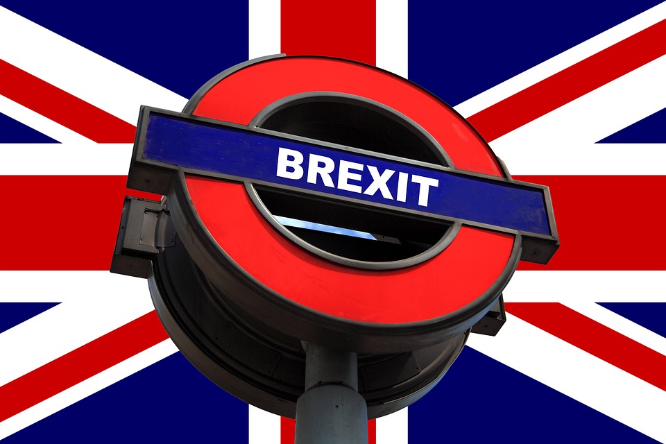 CamCom_gov's tweet photo. "Brexit 2021 e accordo UE-UK: come esportare a dazio zero": se ne parla mercoledì 7 aprile nel corso di un #webinar a partecipazione gratuita organizzato da @camcom_brescia, azienda speciale #ProBrixia e #UnioncamereLombardia. Per informazioni: https://t.co/8ij1gKf7mM https://t.co/l4emb0ZuaL