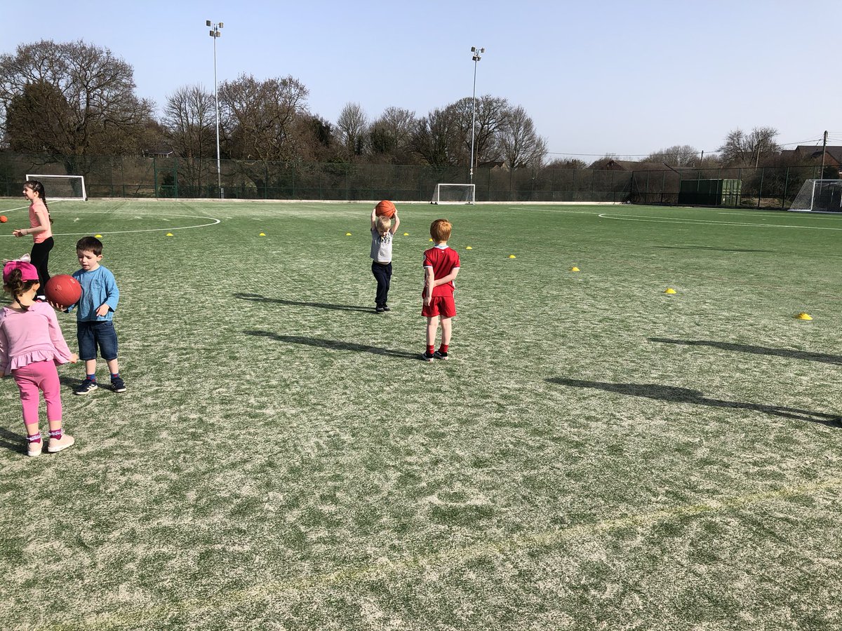 GwellaSportDev's tweet photo. Bore gwych yng Canolfan Chwaraeon Bwcle ar gyfer ein gwersyll aml-chwaraeon 5-11 oed 😁

Great morning at Buckley Leisure Centre for our 5-11 year old multi sports camp 😄 We did tag rugby and basketball today 🏉🏀 @aura_wales https://t.co/HhnIFJk4bE
