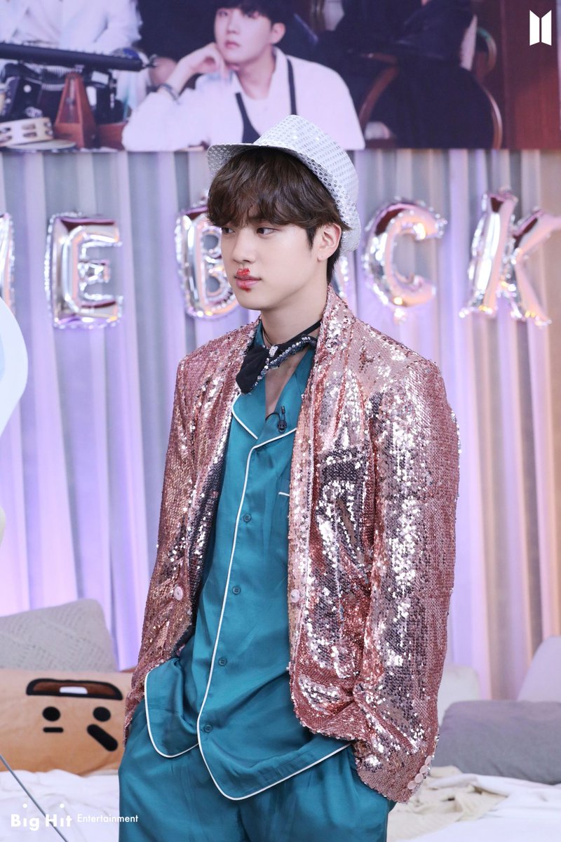 Riha01612322's tweet photo. BTS BE Comeback Vlive Photo Sketch💜
Kim Soekjin
#bighitentertainment #BTS #becomeback #be #KIMSEOKJIN https://t.co/9OnYsUprZz