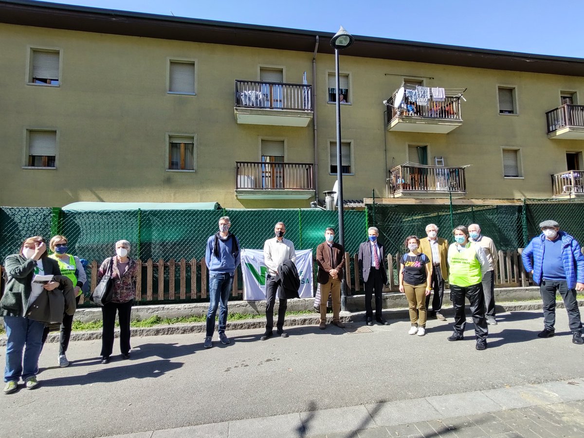 ComunediAosta's tweet photo. Piantumazioni in via #lexert nell'ambito del progetto sociale "Riuso, recupero e... ricordo nel mio quartiere”. @vallevirtuosa #associazionemia #csv @MinLavoro #rava https://t.co/zMMTzANXY4