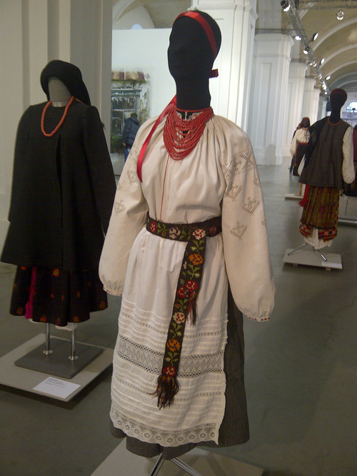 Ukrainian women’s folk clothing. The outfit closest to us belongs to a maiden. In the background, to the left, we can see an apparel of an older married woman. Note the difference?

#Ukrainian_folk_clothing #Ukrainiancostume #Ukrainianclothing #Ukrainiannecklace #nationalclothing