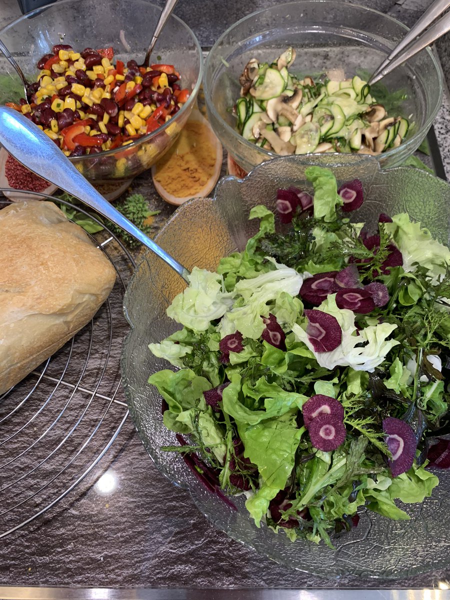 mr__stringer's tweet photo. #salatbuffet https://t.co/quesUhKLQ4