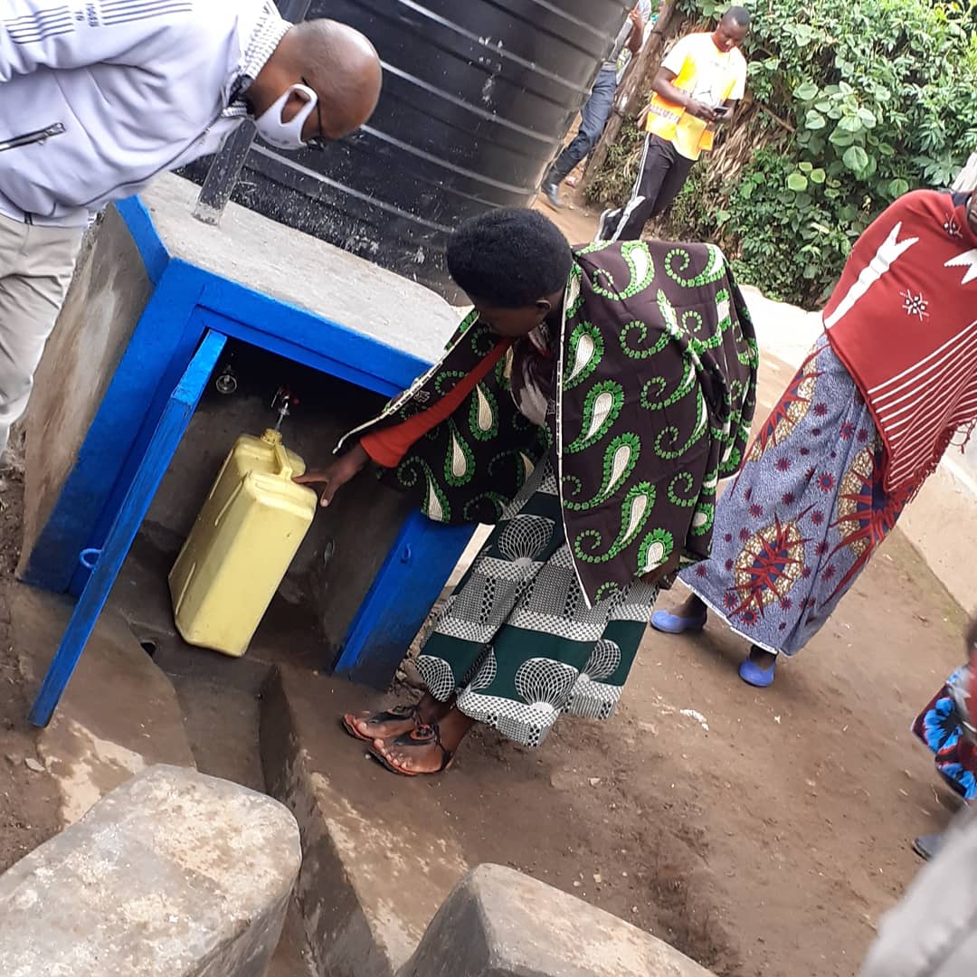 ardekubaho_rw's tweet photo. On 30th March 2021, a handover event of 15 Rainwater harvesting tanks installed in #Musanze under #W4VProject https://t.co/kIWghY7WAM