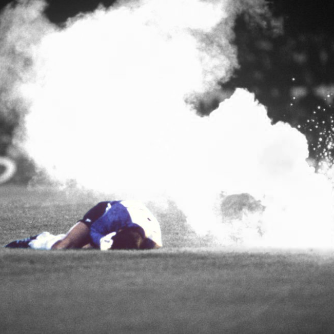 vdffactsworld's tweet photo. In 1989, Rojas was in goal for Chile's against Brazil. Rojas was carried off the field. The match was unfinished. Video evidence later showed that Rojas head injury was discovered to have been self-inflicted. Rojas was banned for life.

#rojas #chile #brazil #fifaworldcup #ban https://t.co/OYh7OnCmiG