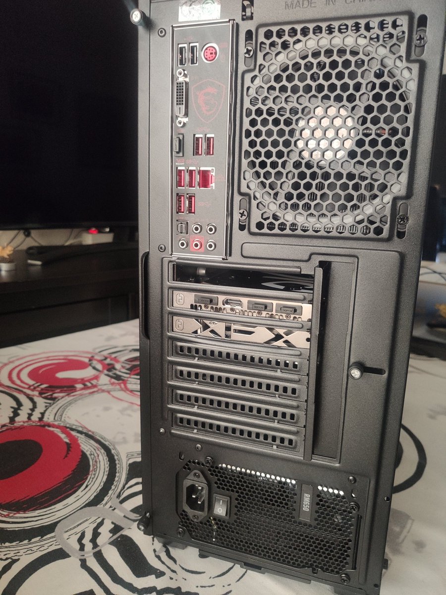 fmr1995's tweet photo. Montar un PC con @pccomponentes y notar que lo han montado con prisas...
+ Chapa trasera faltante
+ Tapa lateral cerrada forzosamente.
Para esto pago un montaje... https://t.co/anB3RvVNhn