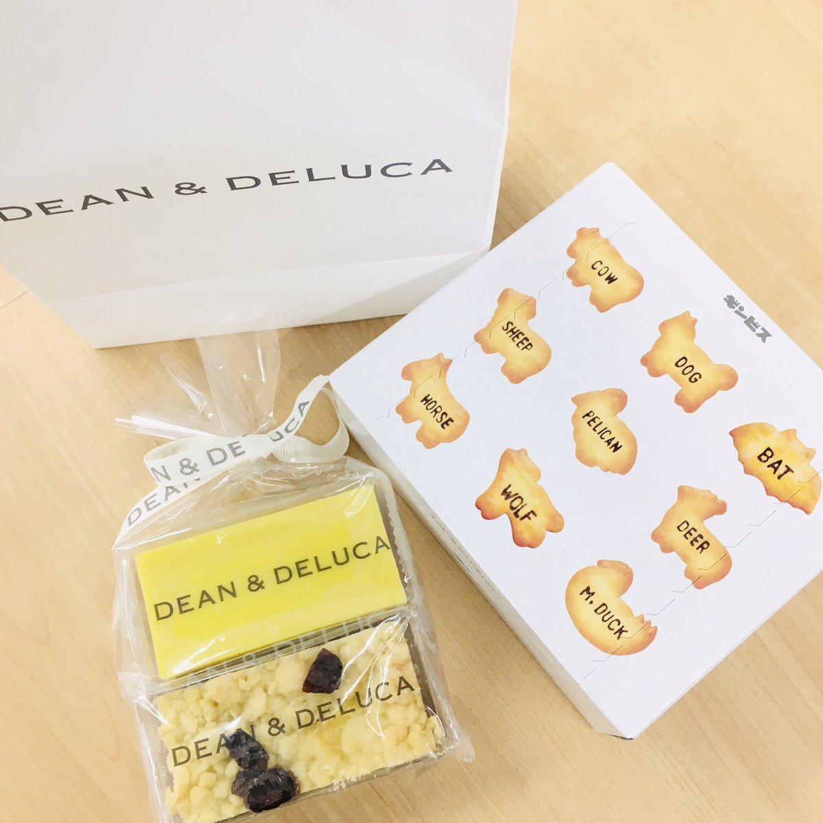 ECORRY_ecobag's tweet photo. 今日は #DEANANDDELUCA さんのお菓子をいただきました🍭
オシャレなお菓子を美味しくいただきました〜💕
#ディーンアンドデルーカ #オシャレお菓子 #たべっ子どうぶつ　も #オシャレパッケージ #おやつ #ごちそうさまでした https://t.co/EGyMwTgprP