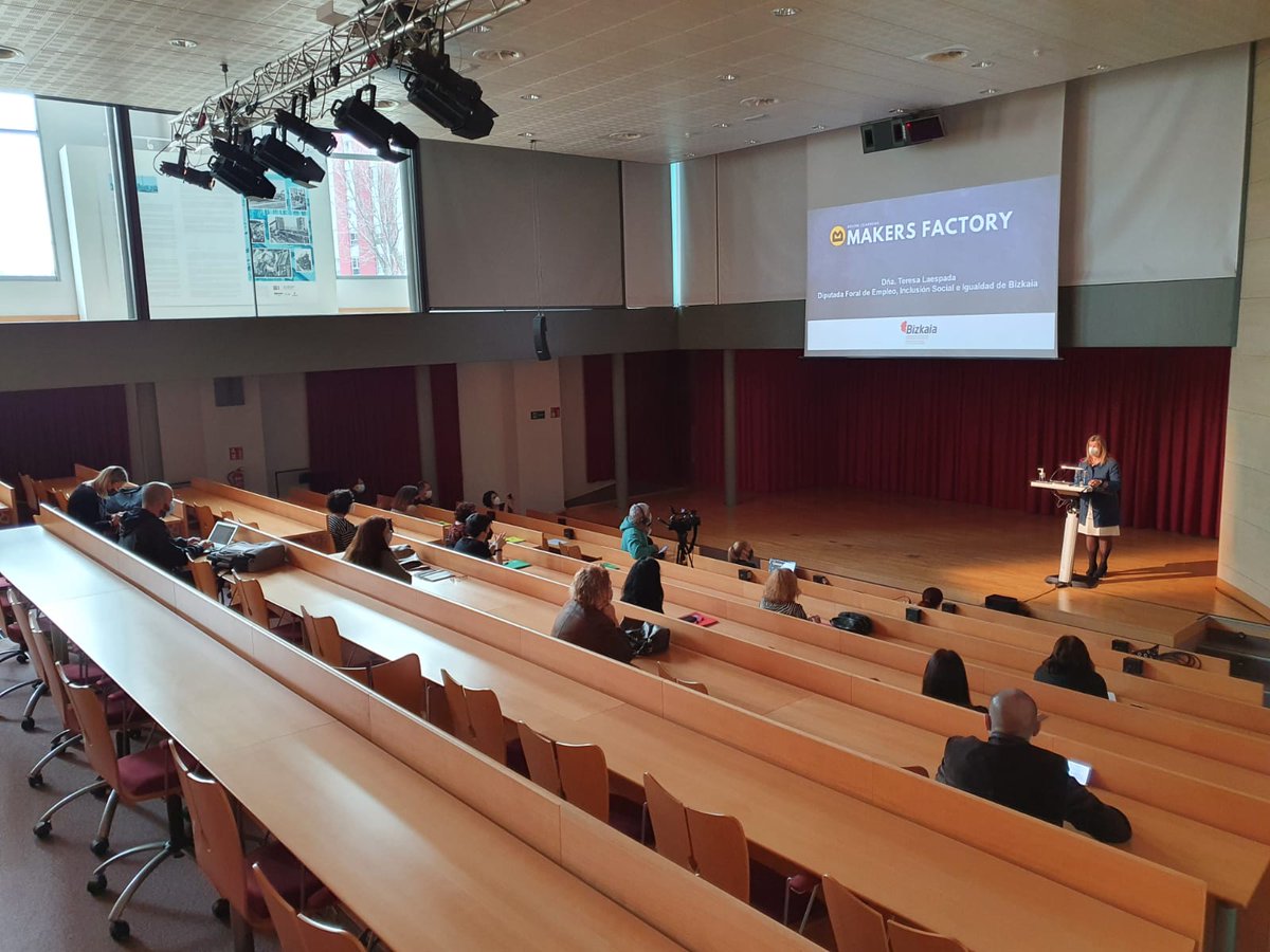 #Empleo #Mujer #Digitalización 
Esta mañana he participado en la inauguración del programa ‘Makersfactory’ que formará a mujeres en ‘Python’ y analítica de datos para mejorar sus opciones de encontrar un empleo.
Nota de prensa 📄👉 web.bizkaia.eus/es/web/area-de…