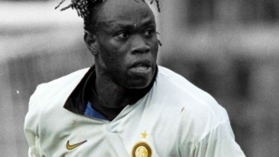vdffactsworld's tweet photo. Christian Vieri has recalled an encounter between Taribo West and Marcello Lippi. “Lippi told us the line-up,” Vieri said. “West stood up and said: ‘God told me that I have to play!’ “Lippi replied: ‘He didn’t say mention it to me.”

#intermilan #inter #vieri #west #lippi #italy https://t.co/8XOHJwTnOF