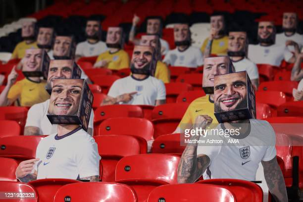 squires_david's tweet photo. Those beer slab heads in full. The horror, the horror... https://t.co/tqAjYCBs79